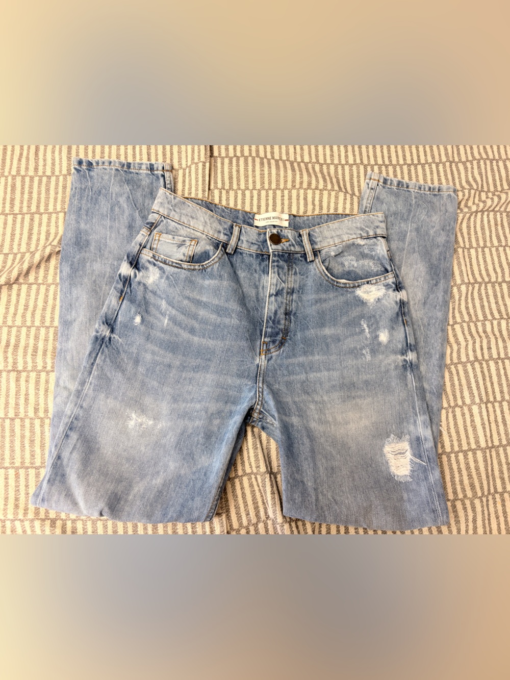 Light Wash Distressed Women’s Jeans
